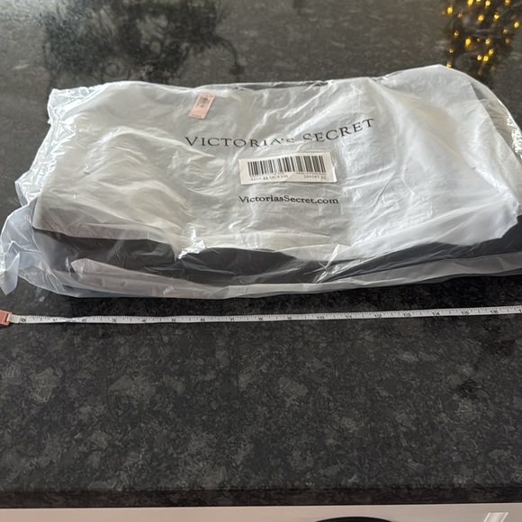 BNWT extra large Victoria Secret tote Never opened - Picture 5 of 5